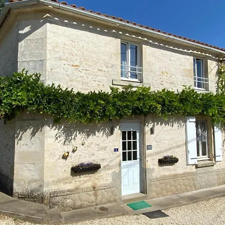 Holiday home Le Au Coin Des Abeilles La Caillere-Saint-Hilaire