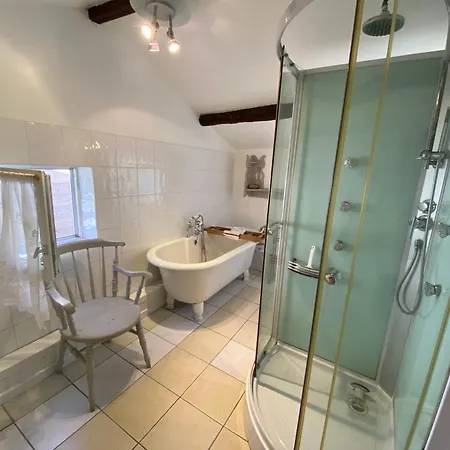 Le Au Coin Des Abeilles بيت للعطل La Caillère