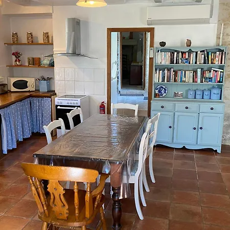 Le Au Coin Des Abeilles