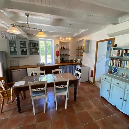 Le Au Coin Des Abeilles بيت للعطل *