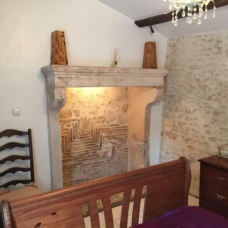 Le Au Coin Des Abeilles * La Caillère